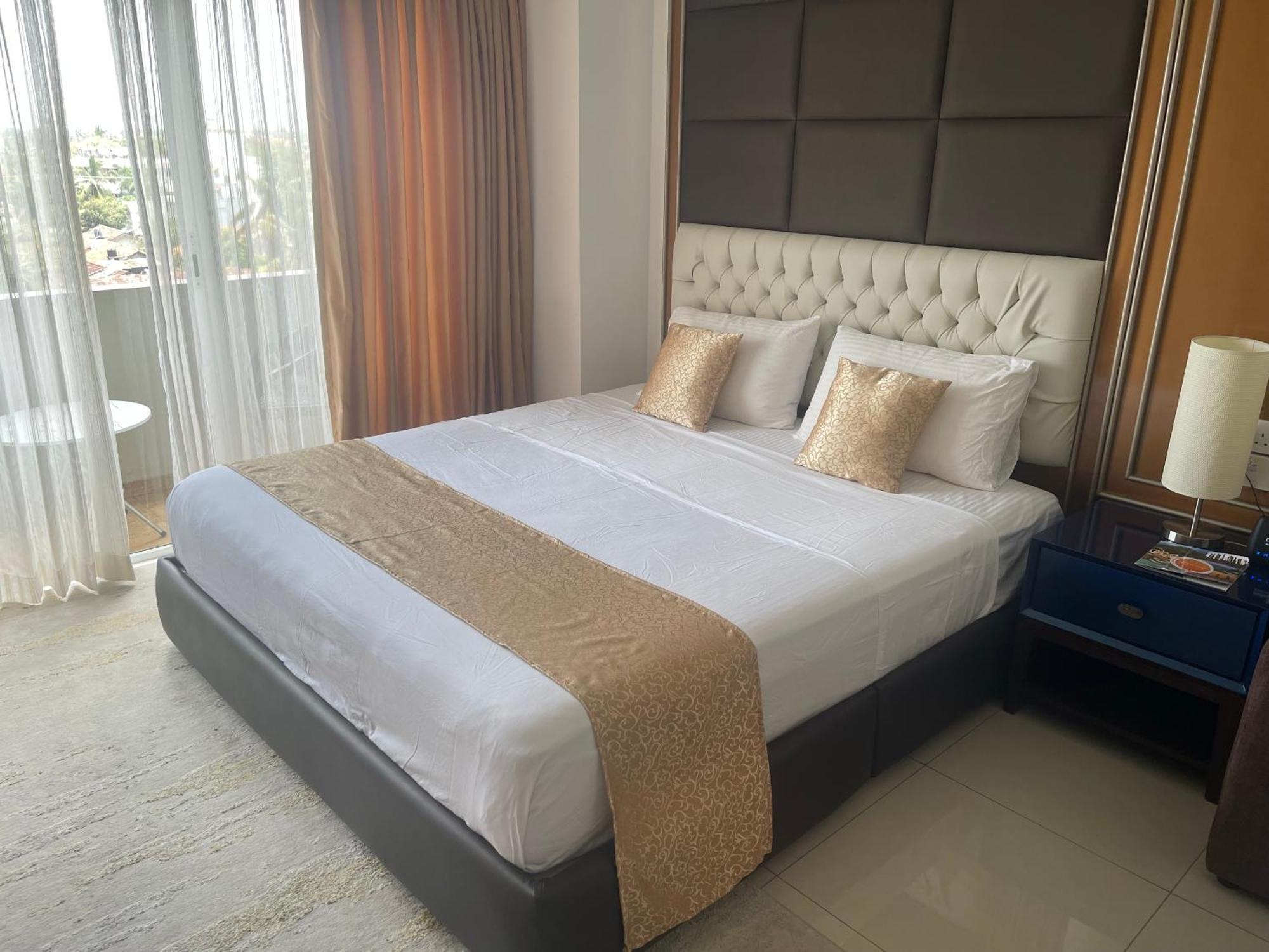 Ocean Breeze Sea View Luxury Apartments Negombo Dış mekan fotoğraf