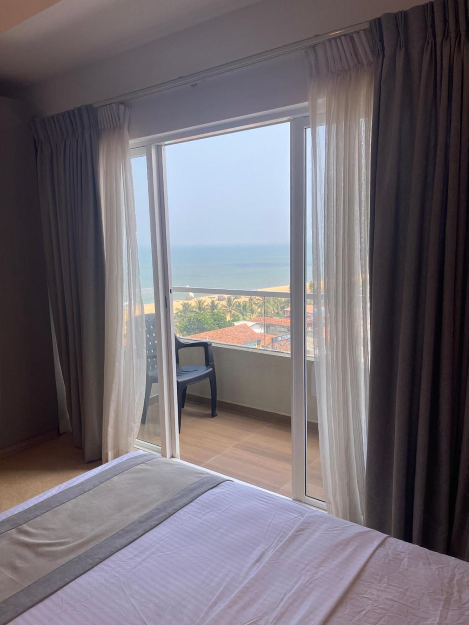 Ocean Breeze Sea View Luxury Apartments Negombo Dış mekan fotoğraf