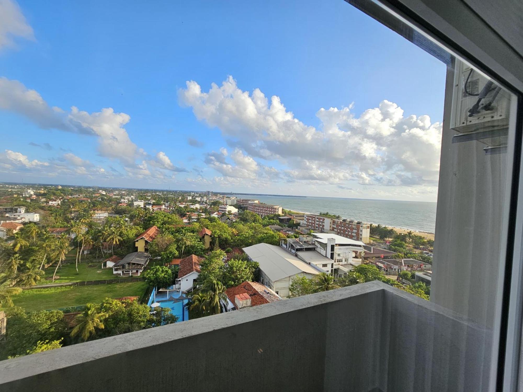 Ocean Breeze Sea View Luxury Apartments Negombo Dış mekan fotoğraf
