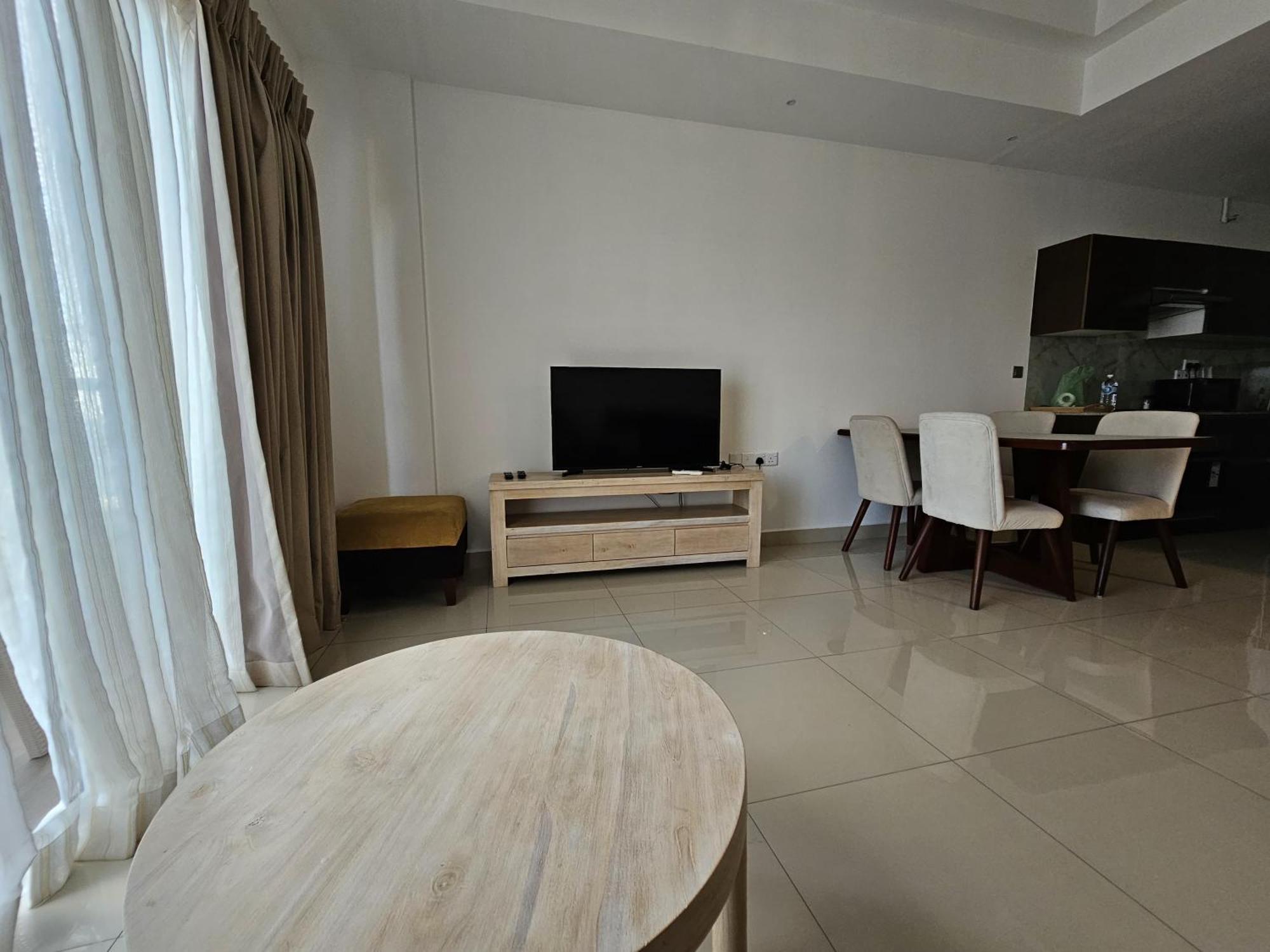 Ocean Breeze Sea View Luxury Apartments Negombo Dış mekan fotoğraf