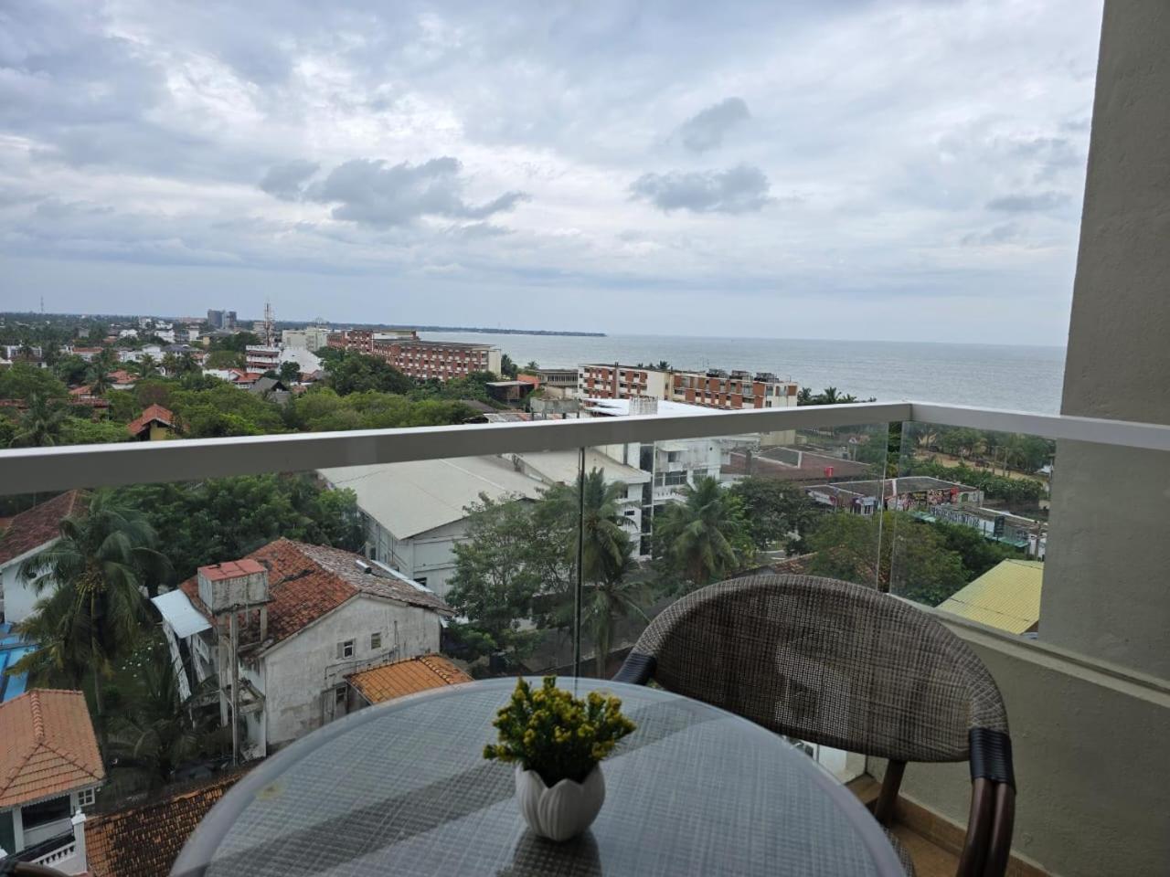 Ocean Breeze Sea View Luxury Apartments Negombo Dış mekan fotoğraf