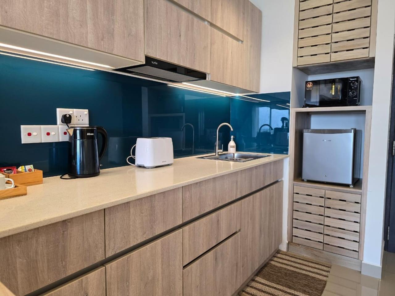 Ocean Breeze Sea View Luxury Apartments Negombo Dış mekan fotoğraf